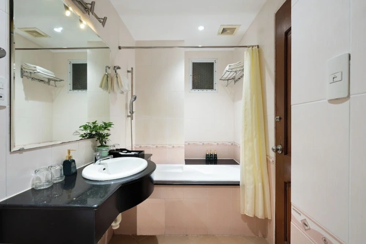 Deluxe Double room with city view