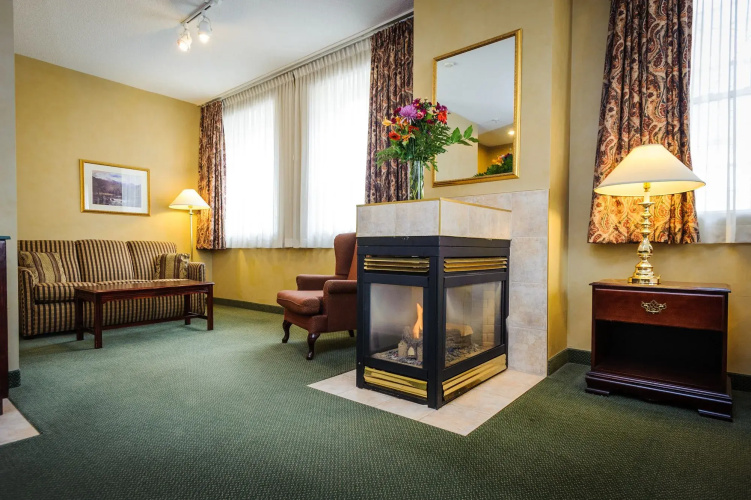 Peterborough Inn & Suites Hotel