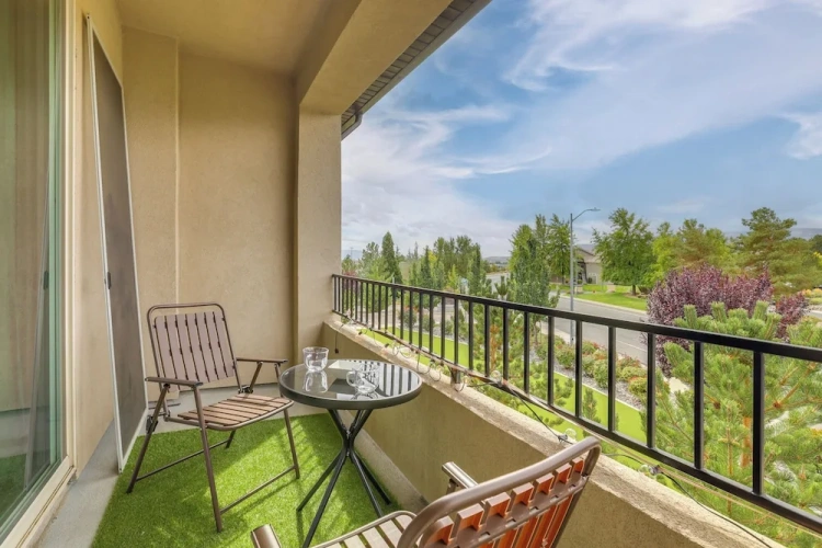 2 Bedrooms Apartment