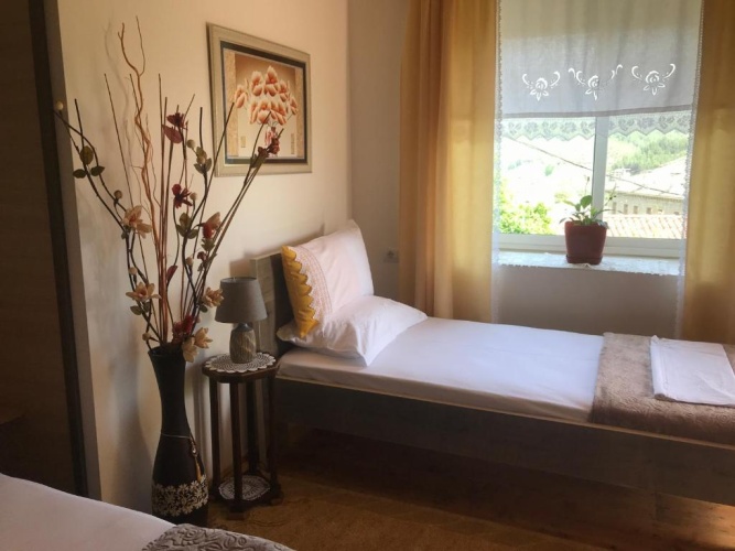 Standard Triple room with garden view