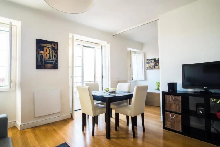 3 Bedrooms Apartment