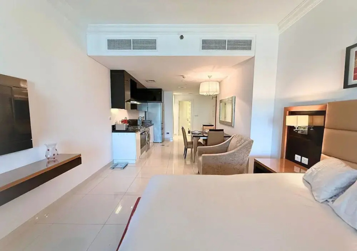 Capital Bay Comfort Studio city view