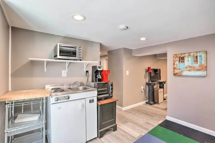 Garden-level Millburn Apt - Walk to Transit!
