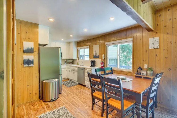 Steps to Lake Arrowhead: Cabin w/ Bbq!