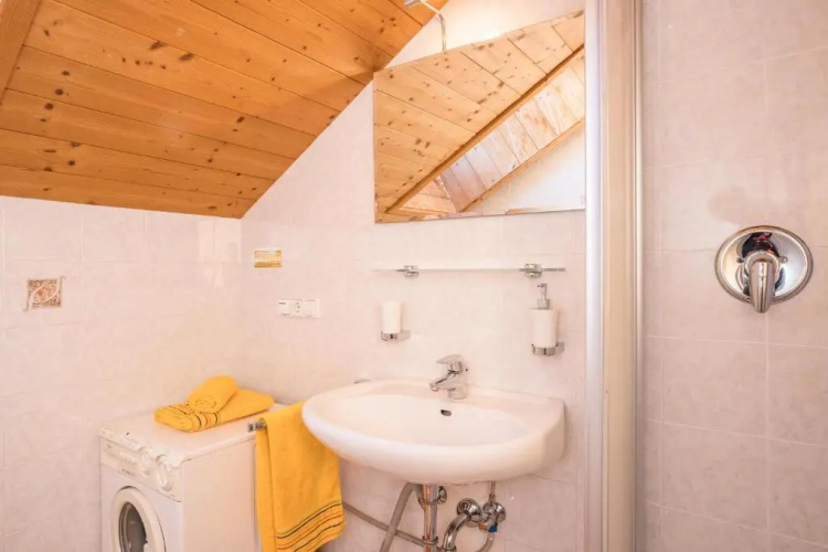 Kuglerhof Apt 1