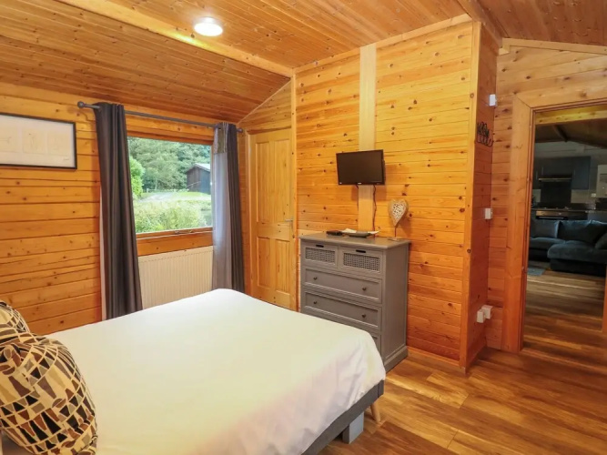 Lakeside Lodge