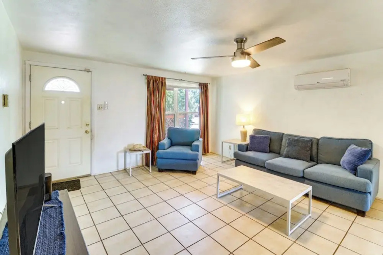 Pets Welcome: Hot Tub Haven in Albuquerque!