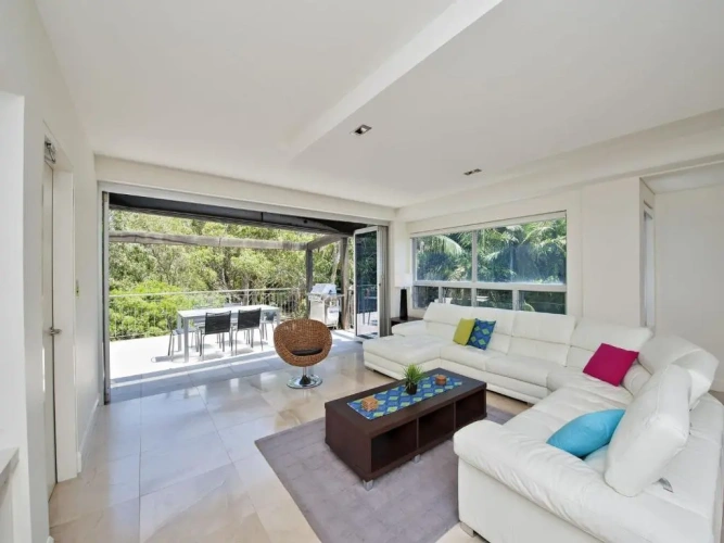 3 Bedrooms Apartment