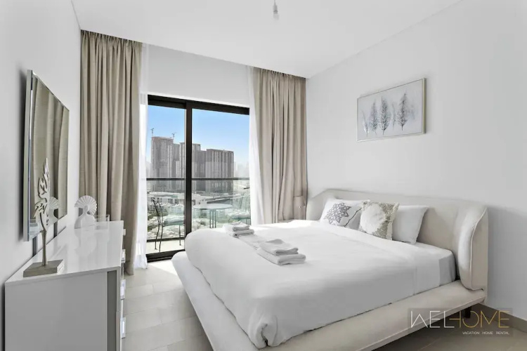 WelHome - Charming Apt With City Lights in Sobha Waves
