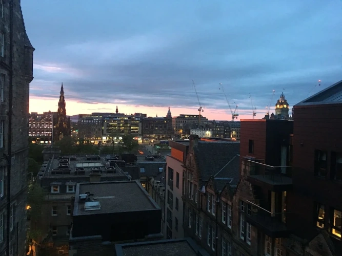 2 Bedrooms Luxury Penthouse room with city view