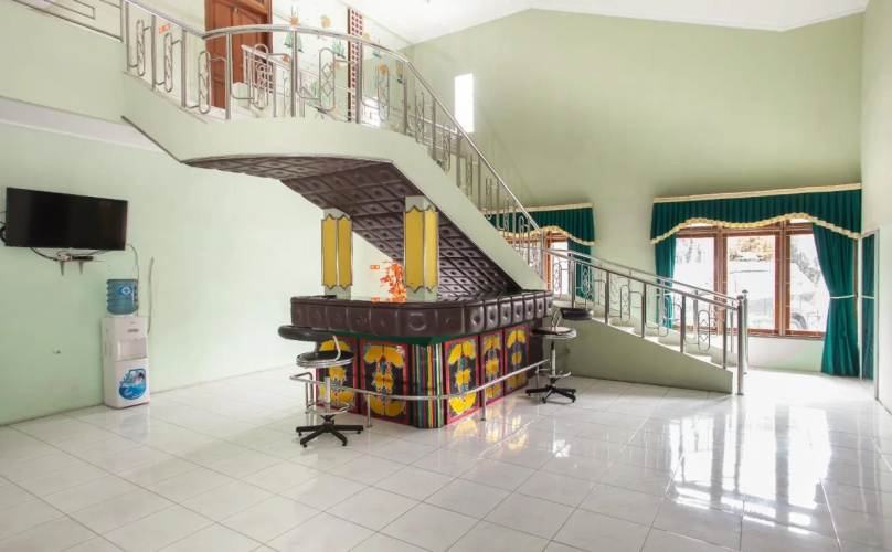 Shafira Guesthouse by Reddoorz