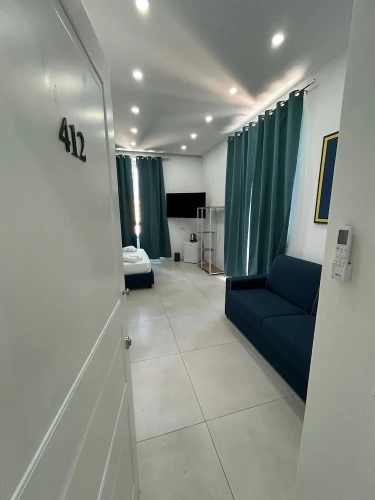 Deluxe Quadruple room with city view