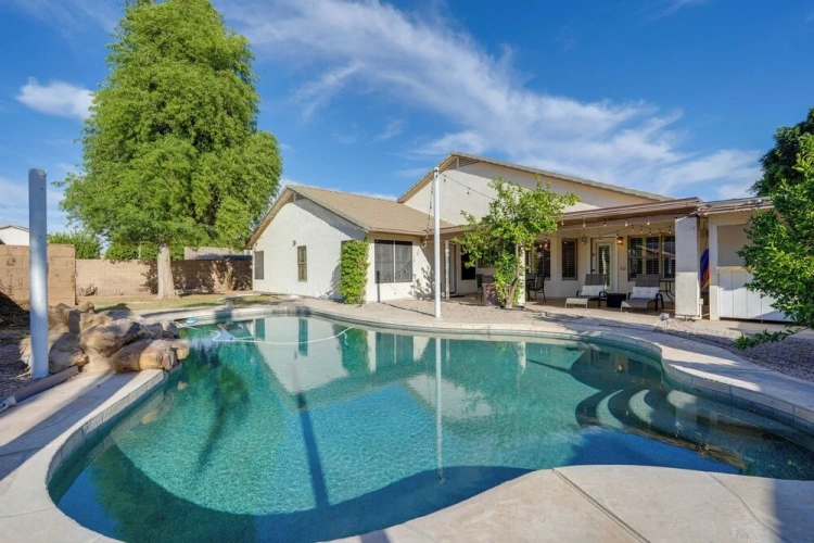 4 Bedrooms Cottage