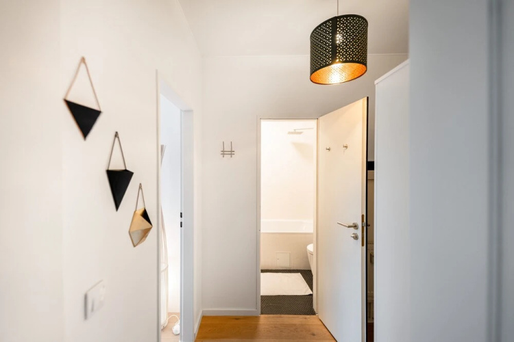 Designer 1BR Apartment with Pool & Prkg
