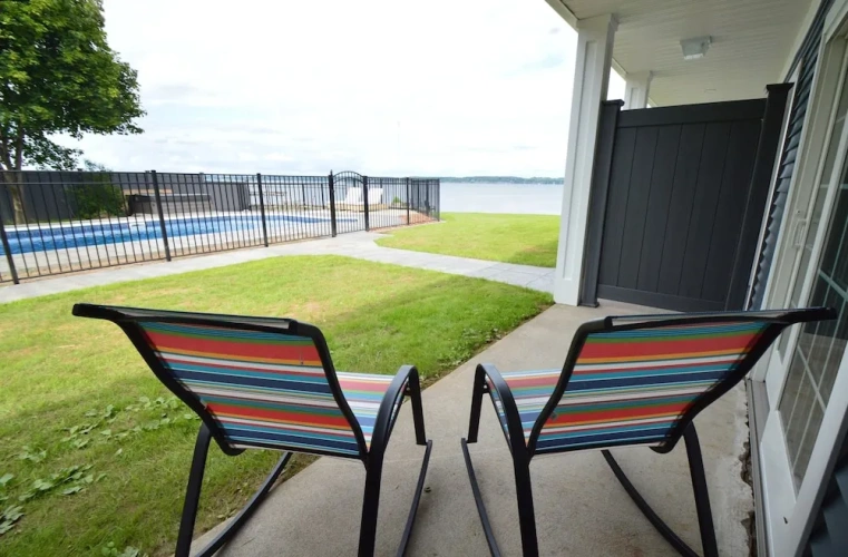 1 Bedroom Deluxe room with pool view