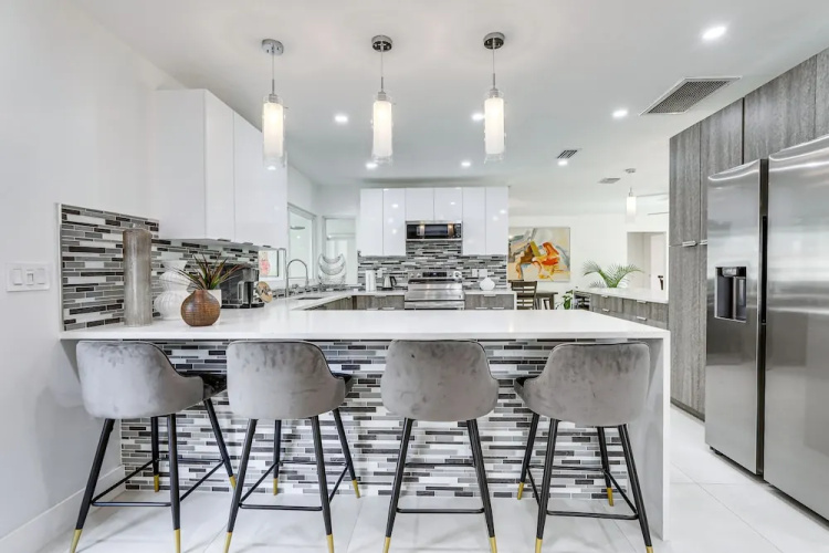 Sarasota Home w/ Private Pool ~ 10 Mi to Beach!