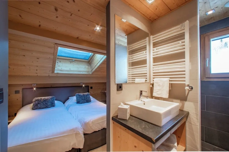 Classic Twin Attic room