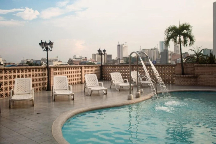 Hotel Calima Real