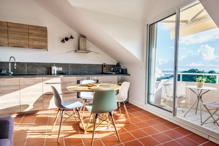 3 Bedrooms Apartment