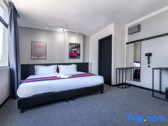 Deluxe Double room with city view