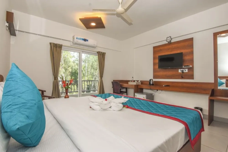 Deluxe Double room with balcony and with city view