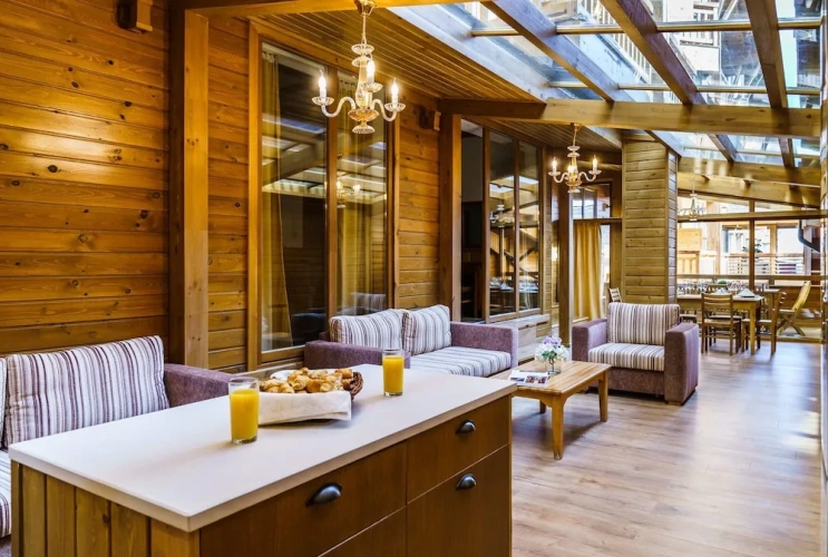 3 Bedrooms Luxury Apartment