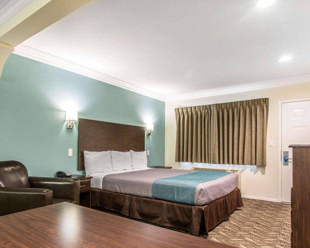 Rodeway Inn & Suites LAX