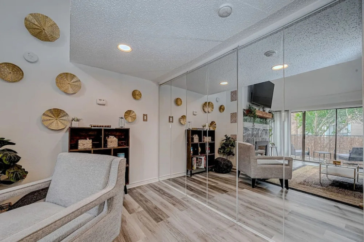 Upscale 1BR Condo in Med Center