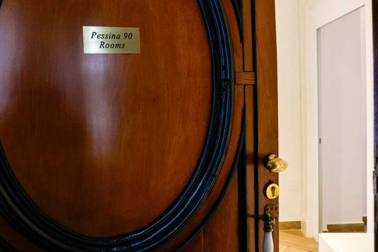 Pessina 90 Rooms in Naples