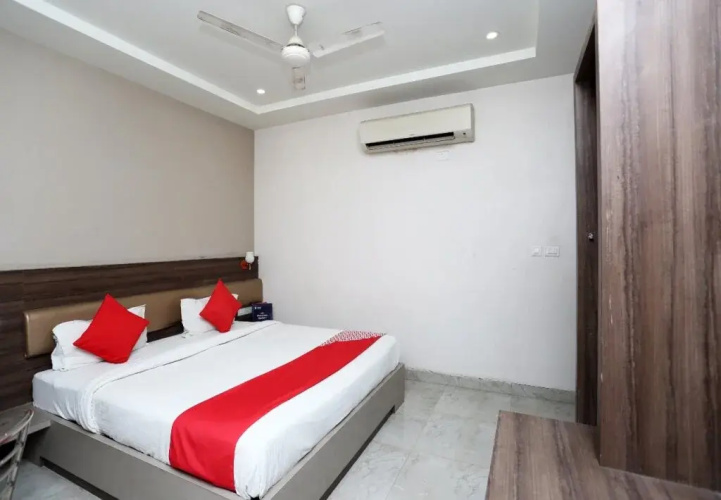 Hotel RP Grand Titanium by OYO Rooms