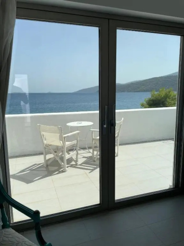 Villa Elia Waterfront Suites & Pool