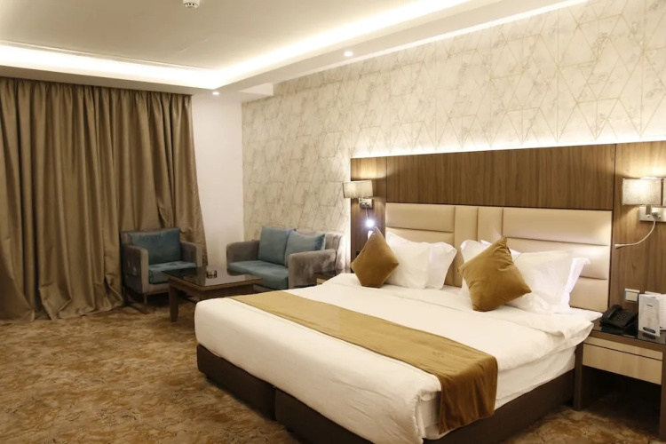 Dan Golden Hotel & Lounge