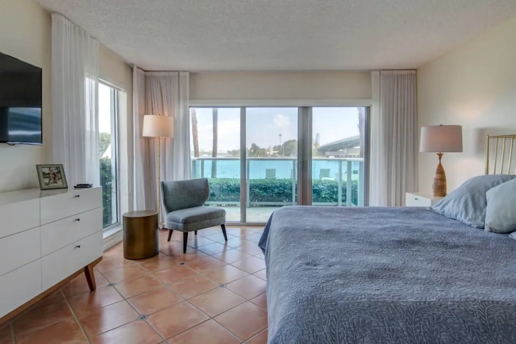 2 Bedrooms 102 Apartment with water view