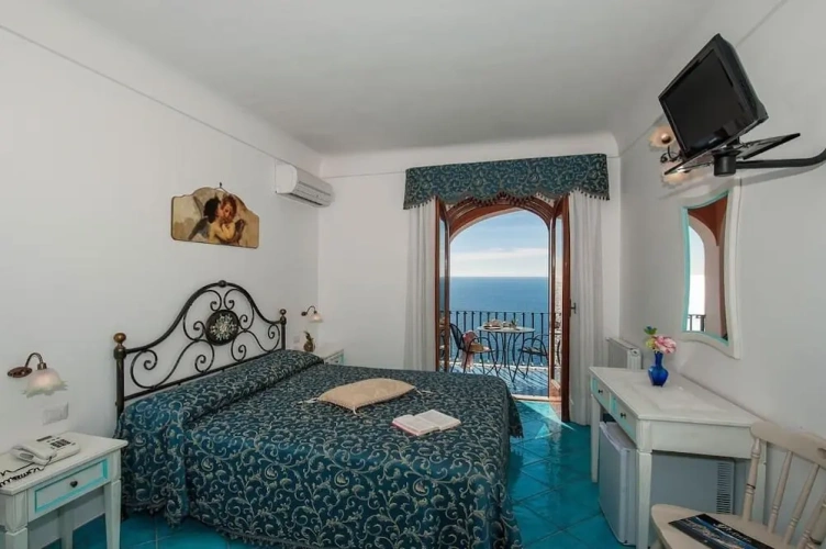 Standard Triple room with balcony and with sea view