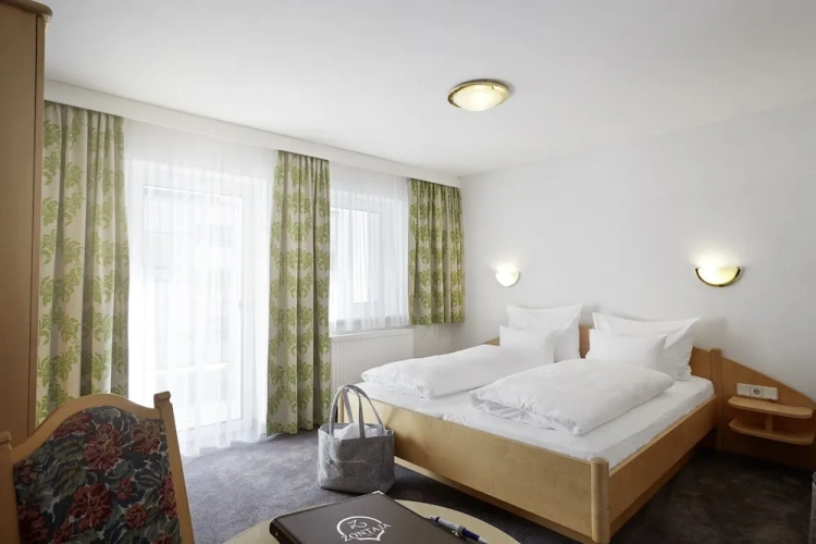 Classic Double room with balcony and with mountain view