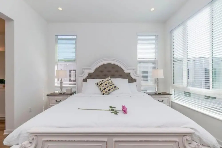 Master Bedroom With King Bed Central Location
