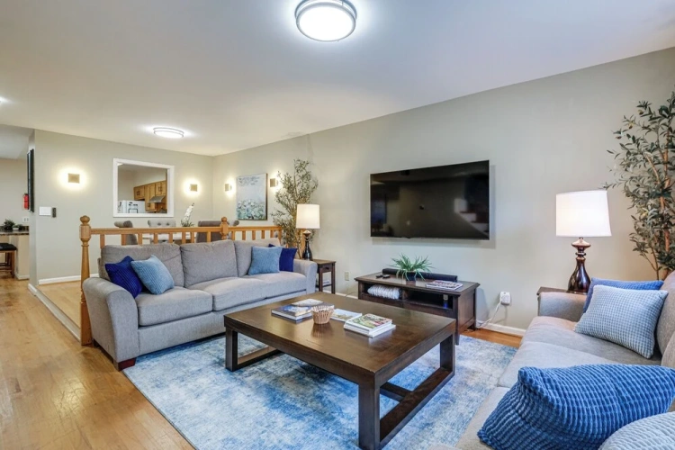 3 Bedrooms Apartment