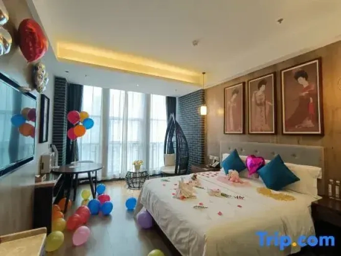 Standard Quadruple Family room