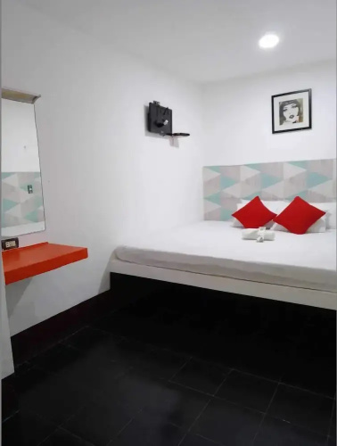 Max Travellers Inn