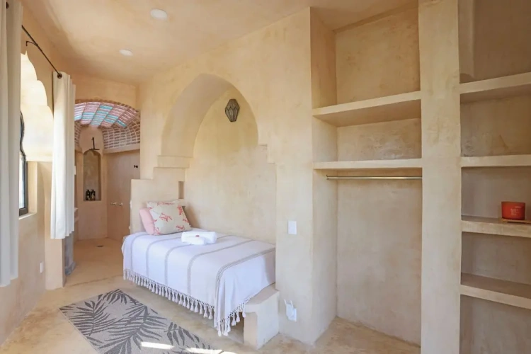 Comfort Single room with partial ocean view