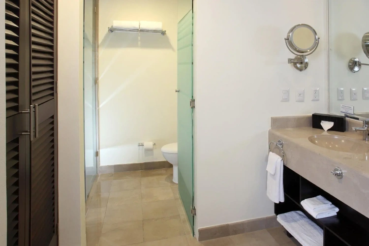 Standard Double room with balcony and with partial ocean view