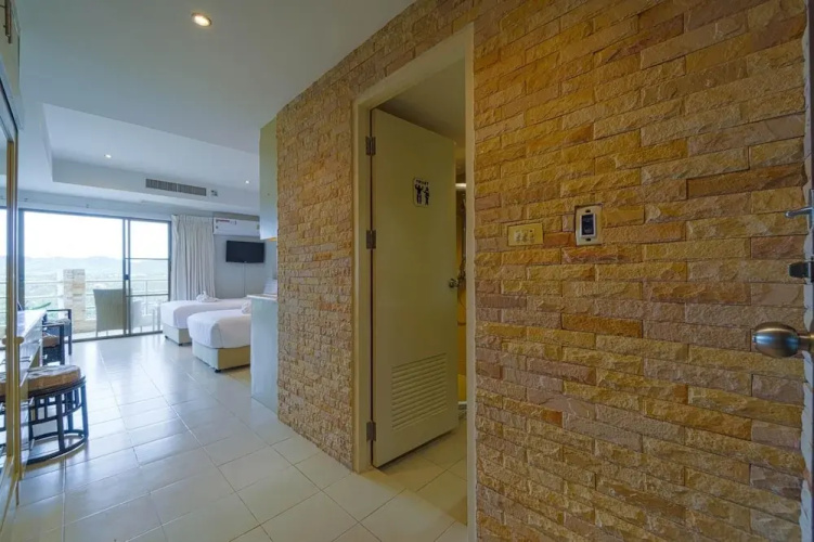 Beachfront Studio Condo-Seaview BW1