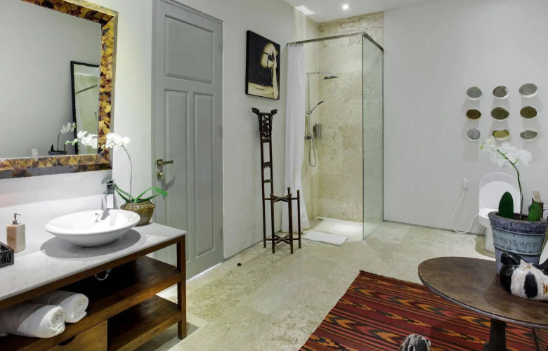 Room & Vespa Suite 2