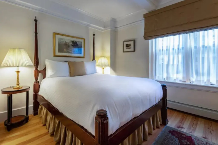 The Roger Smith Hotel