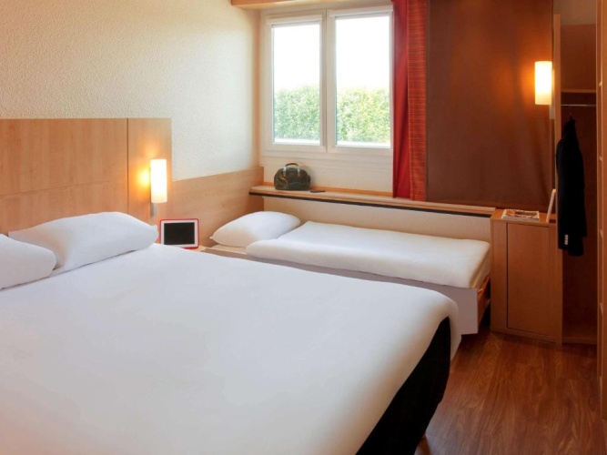 Standard Triple room