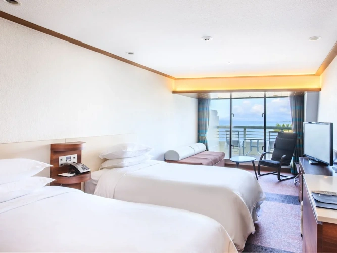 Deluxe Main Tower Twin room with balcony and with ocean view