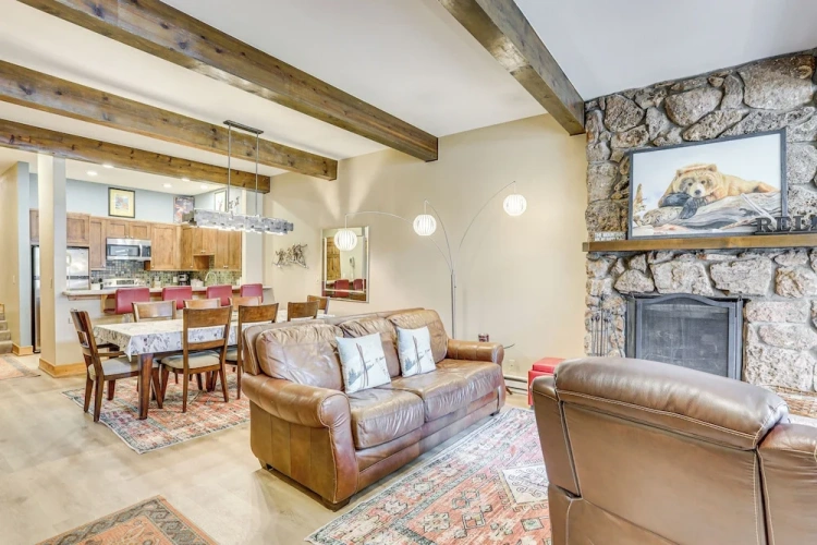 3 Bedrooms Apartment