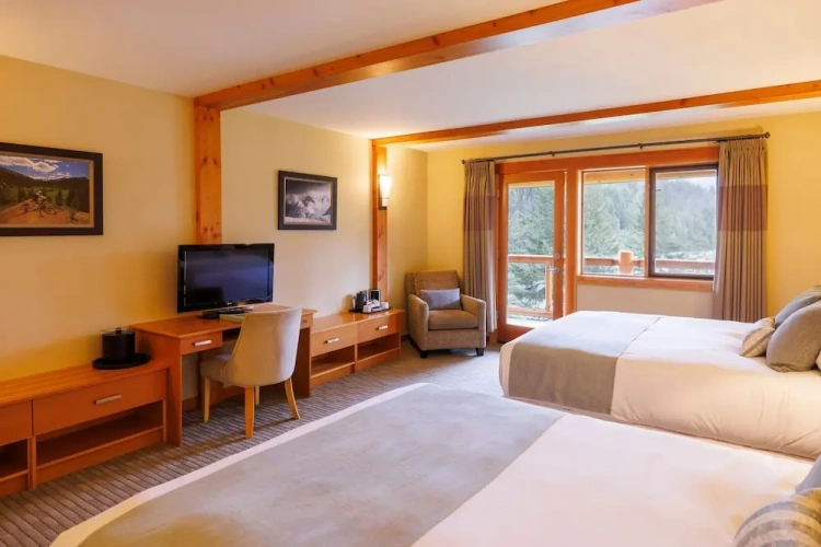 Superior Quadruple room with balcony and with lake view
