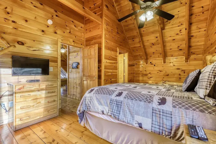 Cozy Bear 2 Bedroom Cabin