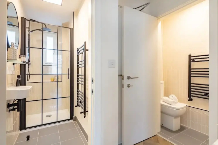 Modern 1BR Downtown Stay